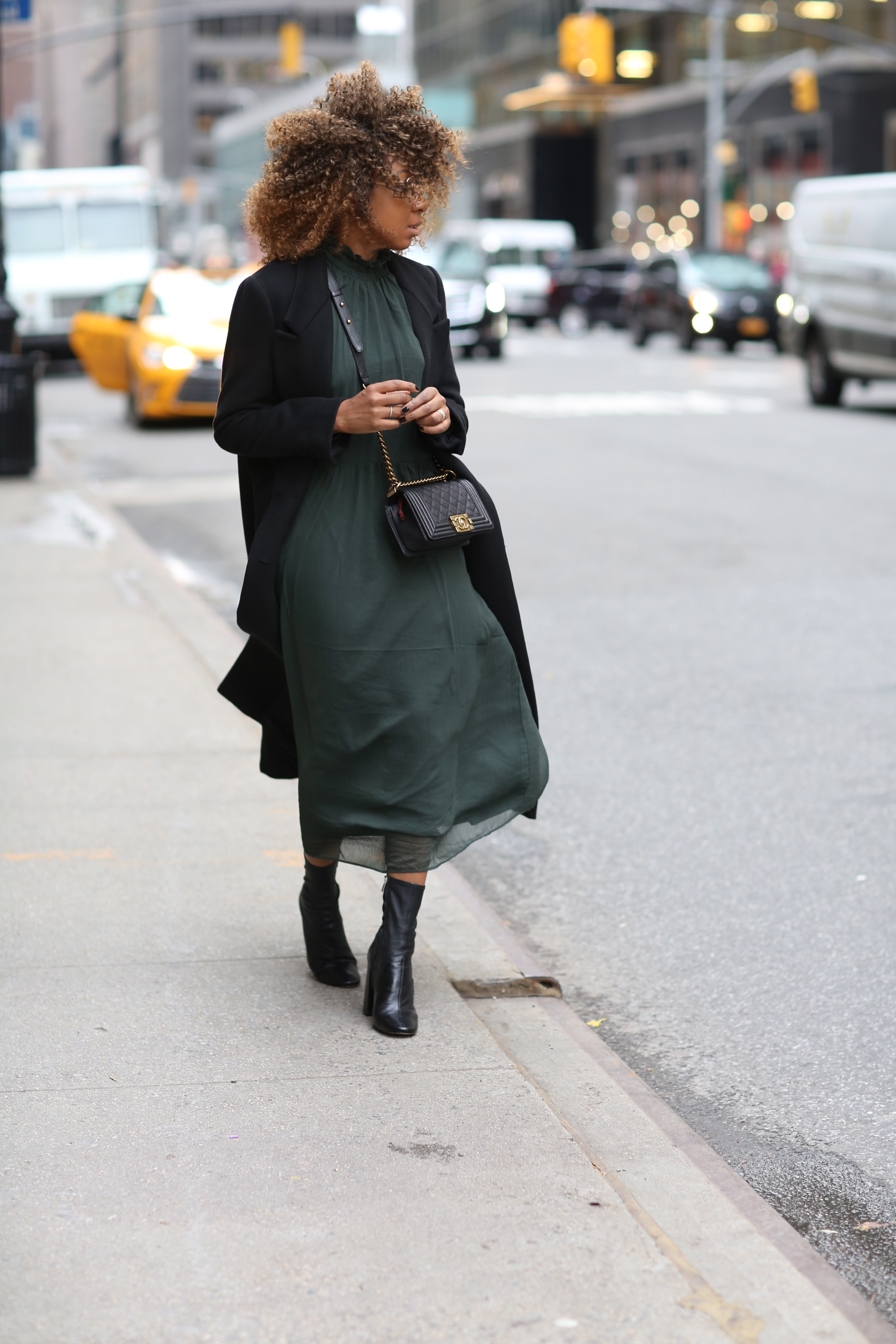 karen blanchard the new york fashion blogger wearing a Chanel small black caviar bag