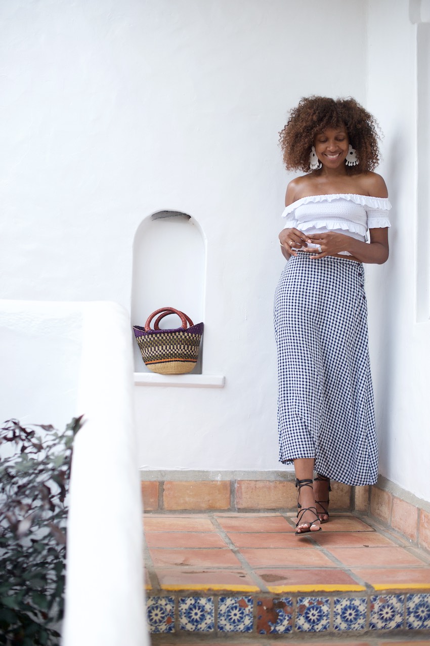 Karen Blanchard the black fashion blogger is wearing Madewell sandals with a ruffle off the shoulder top