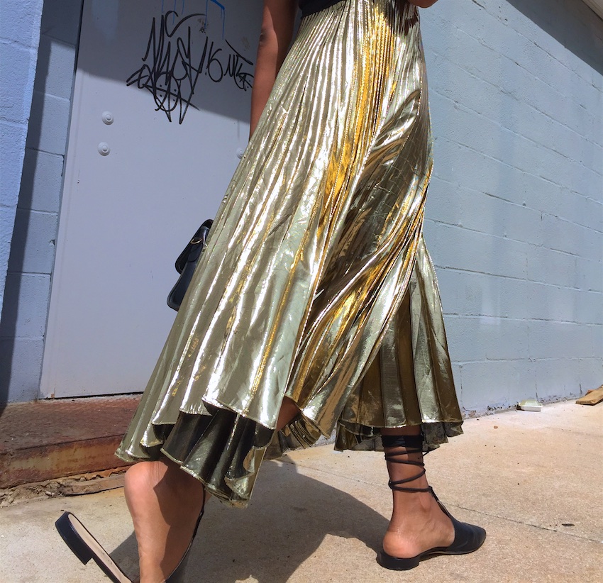 Metallic pleated skirt outlet 40